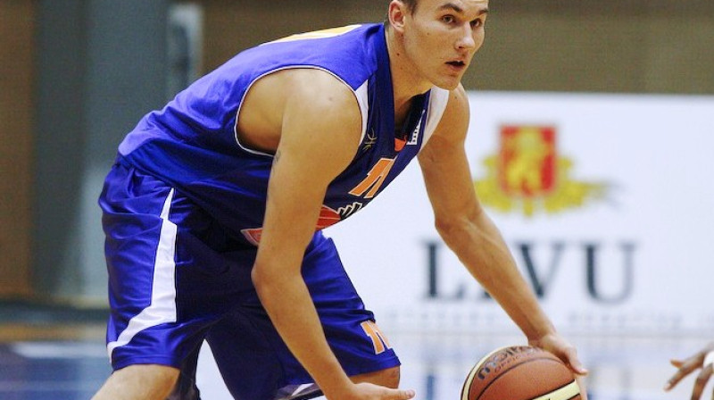 Mārtiņa Šteinberga sarežģītais tālmetiens noveda spēli līdz pagarinājumam. Foto: Mārtiņš Sīlis