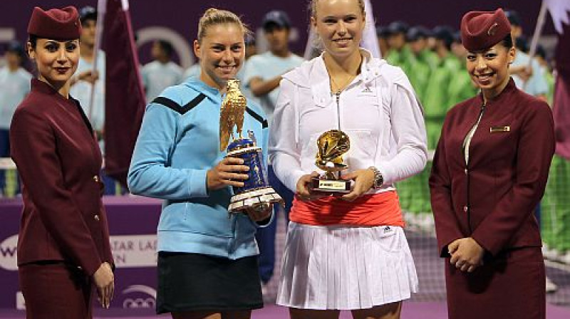 Vera Zvonarjova un Karolīna Vozņacki
Foto: AFP/Scanpix