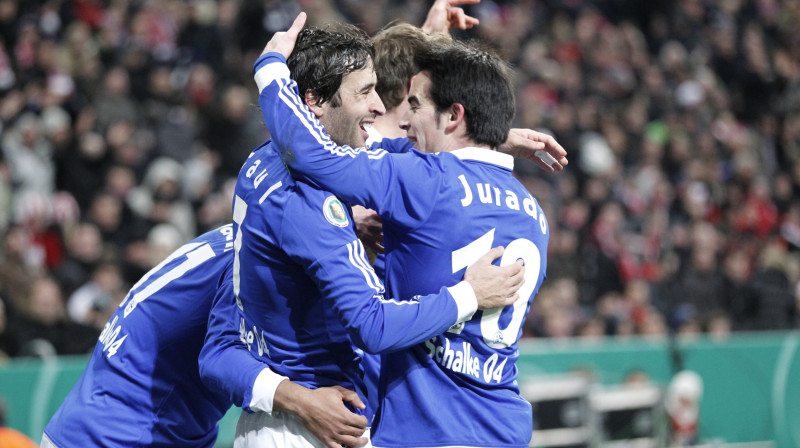 "Schalke" futbolisti līksmo par gūtajiem vārtiem