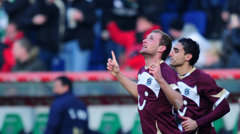 "Hannover" vārtu guvējs Konstantīns Raušs (no kreisās)
Foto: AFP/Scanpix Sweden