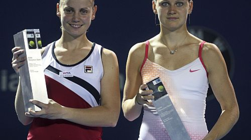 Jeļena Dokiča un Lucija Šafaržova
Foto: AFP/Scanpix