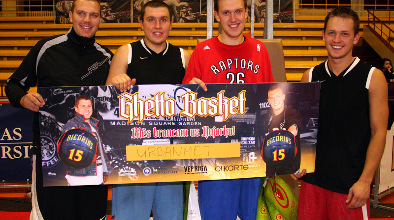 2010. gada "Ghetto Basket" čempioni - "Urbanmet"
Foto: Renārs Buivids