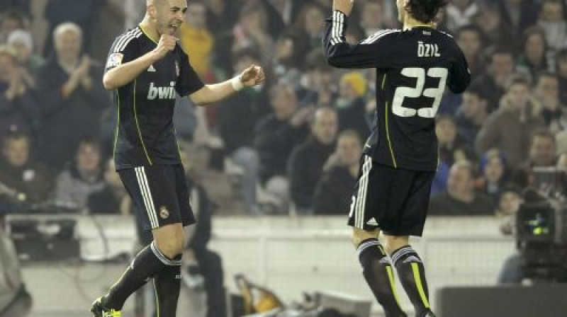 Mesuts Ezils radīja divus vārtus, bet Karims Benzemā guva divus vārtus
Foto: AFP/ Scanpix