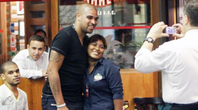 Adrianu kādā Brazīlijas picērijā februāra beigās - iespējams, tajā brīdī bija jau bija jābūt Romā...
Foto: AFP/Scanpix