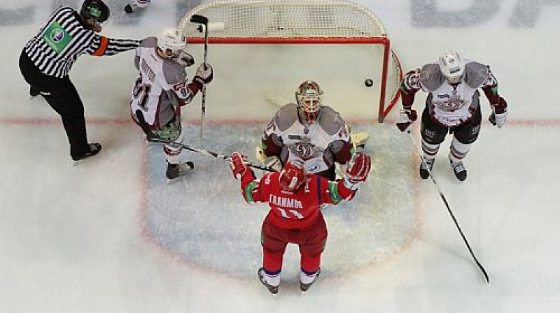 Ripa Krisa Holta vārtos
Foto: www.lokomotiv.ru