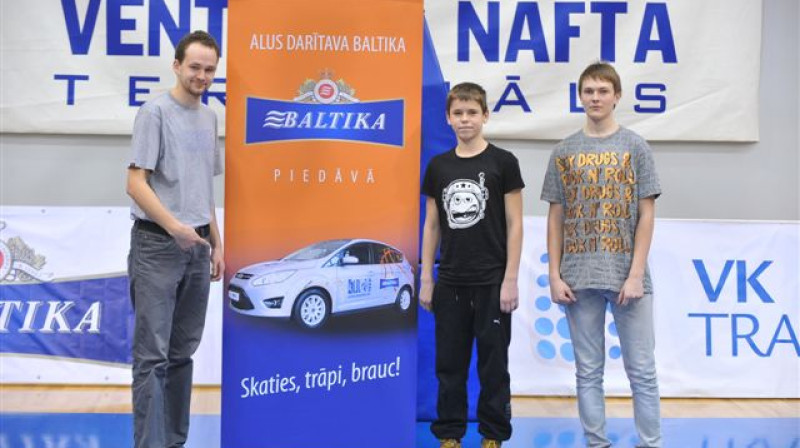 Ventspils pretendenti uz līdzjutēju automašīnu
foto:Fotostudija L&J