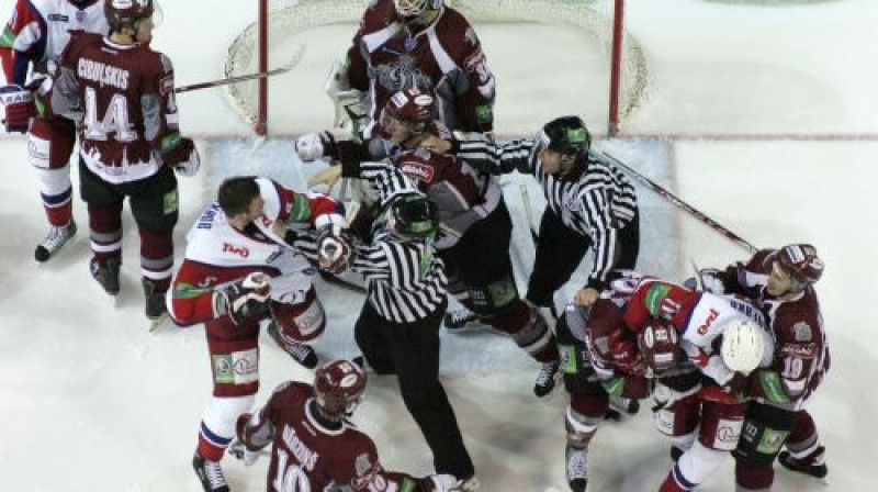 Nav šaubu - arī šovakar emocijas sitīs augstu vilni
Foto: Romāns Kokšarovs, Sporta Avīze, f64