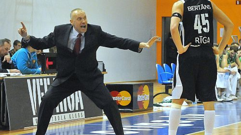 Rims Kurtinaitis un Dairis Bertāns - kadrs tapis VEF un "Rūdupis" 2011. gada februāra mačā Rīgā
Foto: Romualds Vambuts, Sportacentrs.com
