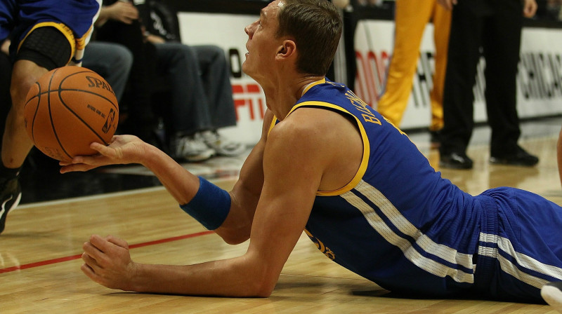 Andris Biedriņš ir talantīgs basketbolists un viņš to pats labi zina. Viņam ir daudz dots un tāpēc - daudz tiek arī no viņa prasīts...

Foto: AFP/Scanpix