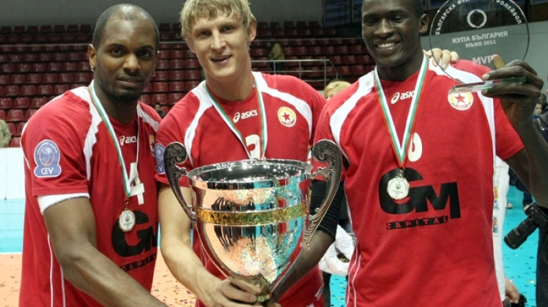 Valters Ramma ar komandas biedriem pēc triumfa Bulgārijas kausa izcīņas finalā
Foto: sportal.bg