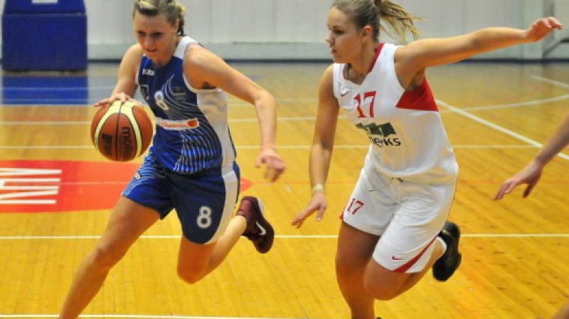 Olesja Jevsejeva (pa kreisi) pret Aneti Kiršteini
Foto: Romualds Vambuts, Sportacentrs.com
