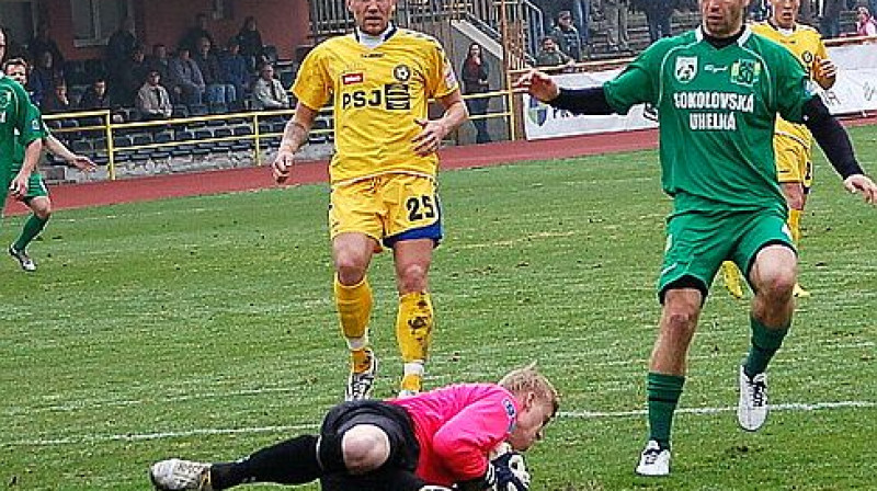 Maksims Uvarenko spēlē izgājienā
Foto: fcvysocina.cz