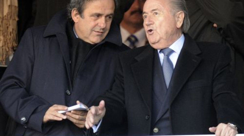 UEFA prezidents Mišels Platinī un FIFA prezidents Zeps Blaters
Foto: AP/Scanpix