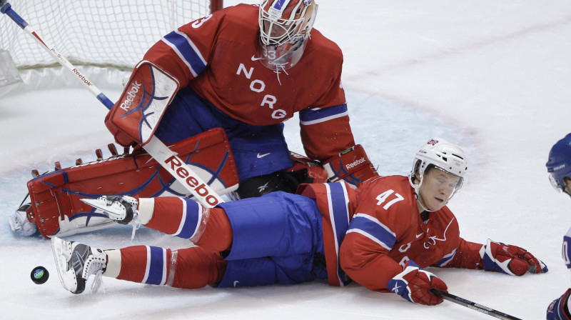 Pals Grotness un Aleksandrs Bonsaksens šodien dāņiem ļāva gūt tikai vienus vārtus
Foto: AP/Scanpix