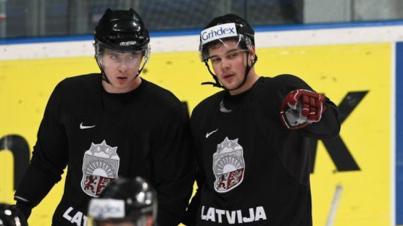 Kulda un Sotnieks - kā izlases nākotnes pamatvērtības.

Foto: Romāns Kokšarovs, Sporta Avīze/F64