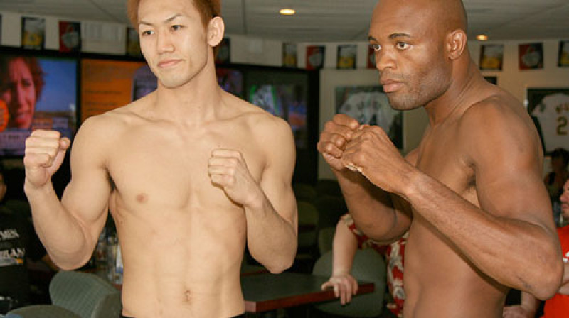 Jušina Okami un Andersons Silva
Foto: sherdog.com
