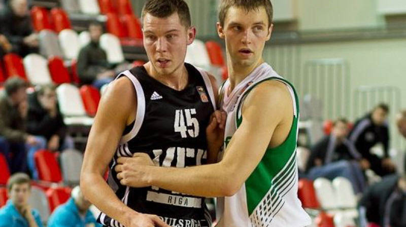 Dairis Bertāns uz Oskars Virsis
Foto: Jānis Eicēns