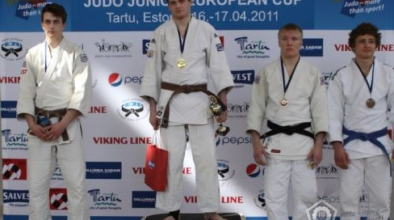 Ņikita Vološins (pa vidu)
Foto: www.eju.net