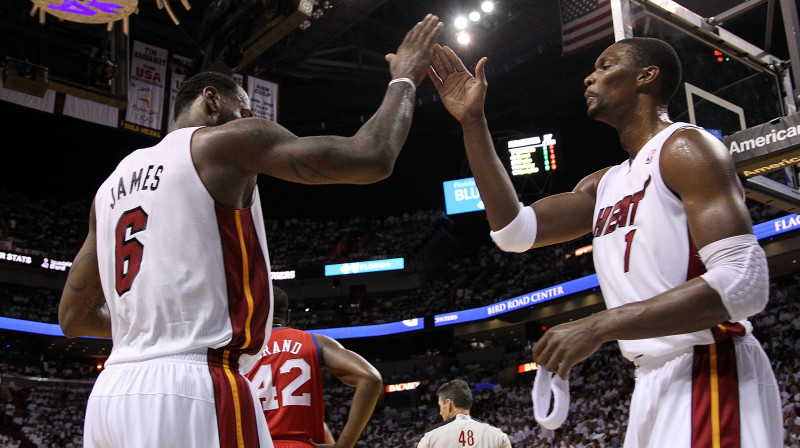 Lebrons Džeimss un Kriss Bošs paveica lielu daļu darba, lai "Heat" uzvarētu arī otrajā spēlē 
Foto: AFP/Scanpix