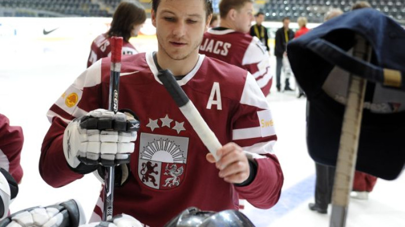 Latvijas izlases rekordists (230 spēles!) Rodrigo Laviņš pirmajā galvenā trenera gadā ar "Kurbadu" ir galvenais pretendents uz Latvijas zeltu
Foto: Romāns Kokšarovs, Sporta Avīze, f64