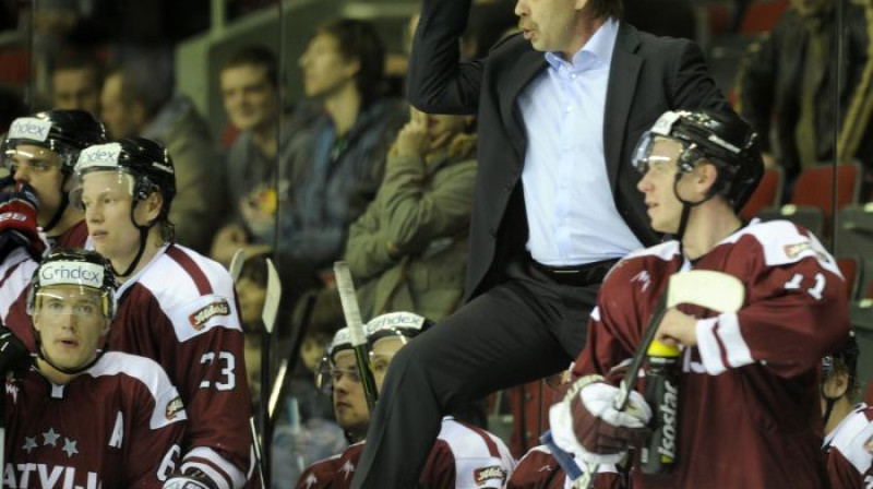 Oļegs Znaroks ar komandu
Foto: Romāns Kokšarovs, Sporta Avīze, f64