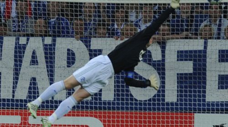 Manuela Noiera meistarība nespēja glābt "Schalke" no zaudējuma
Foto: AFP/Scanpix