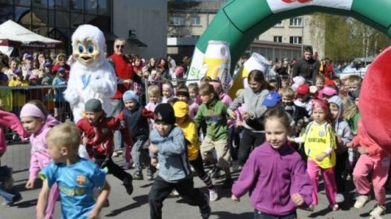 "Top!" ielu stafetes pulcē 1000 skriet gribētājus.
Foto:  www.ziemellatvija.lv