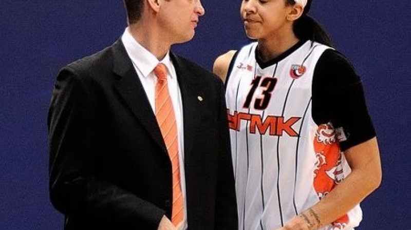 Gundars Vētra Jekaterinburgā trenēja pasaules labākās basketbolistes, NCAA, Olimpisko un Krievijas čempioni Kendisu Pārkeri ieskaitot
Foto: Basket.ugmk.ru