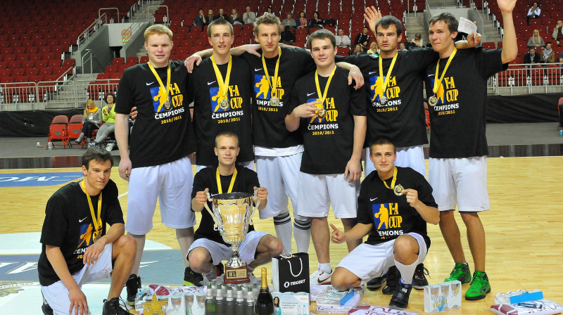 2011. gada YA CUP čempioni - BK "Dolāri"
Foto: Romualds Vambuts, Sportacentrs.com