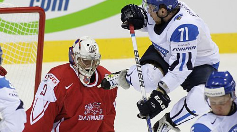 Leo Komarovs (Nr. 71) spēlē pret Dāniju
Foto: Reuters/Scanpix
