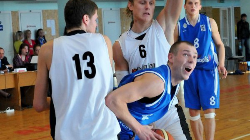 LBL2 divīzijas izšķirošajās cīņās spraigas cīņas netrūkst
Foto: Romualds Vambuts