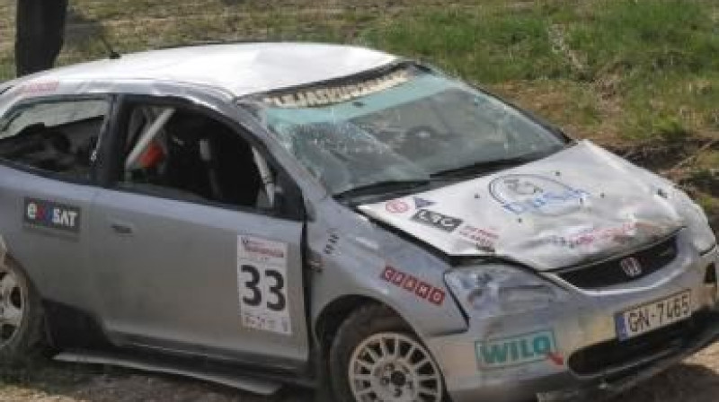 Jāņa Vīksnas/Dzintara Ermansona automašīna pēc avārijas
Foto: www.rekurzeme.lv
