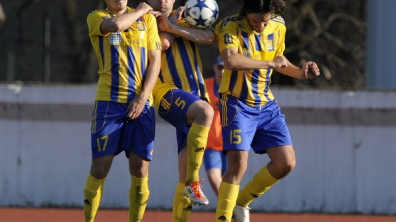 "Ventspils" aizsardzība ir necaursitama
Foto: Romāns Kokšarovs, Sporta Avīze/f64