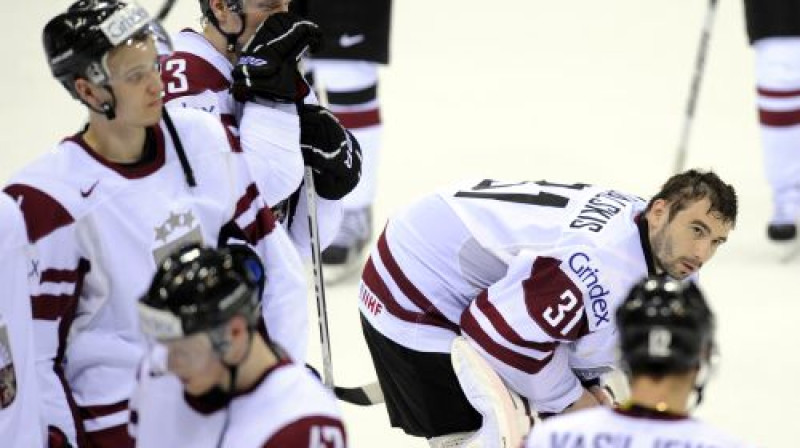 Cerēsim, ka pēc šodienas spēles hokejistu sejas rotās smaids
Foto: Romāns Kokšarovs, Sporta Avīze, f64