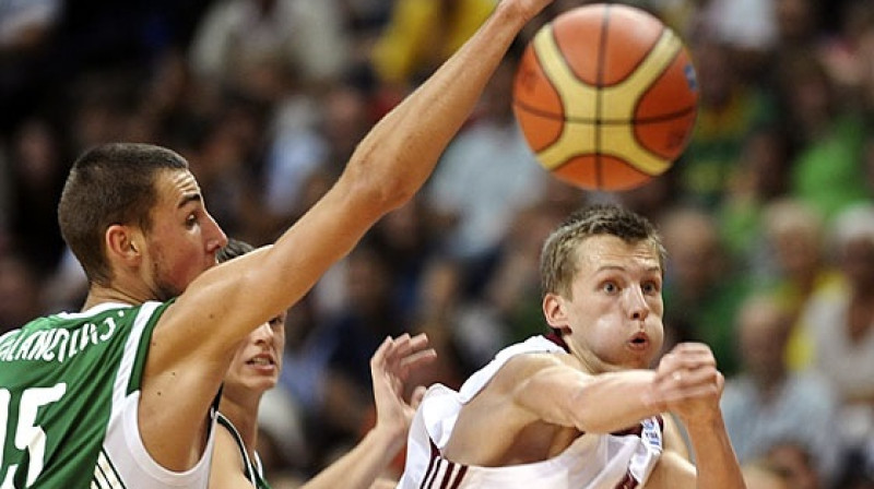 Kaspars Vecvagars piektdien bija viens no diviem rezultatīvākajiem spēlētājiem "Žalgira" sastāvā
Foto: Robertas Dackus, FIBA Europe