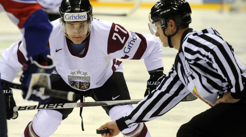 Sergejs Pečura un pārējie Latvijas hokejisti šodien sevi nesaudzēs, lai cīnītos par palikšanu elitē
Foto: Romāns Kokšarovs, Sporta Avīze, f64