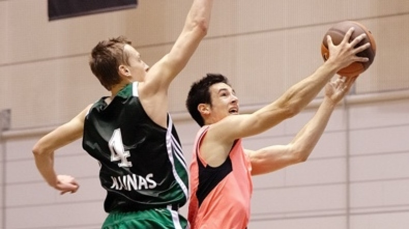 Kaspars Vecvagars aizsardzībā
Foto: encancha.com