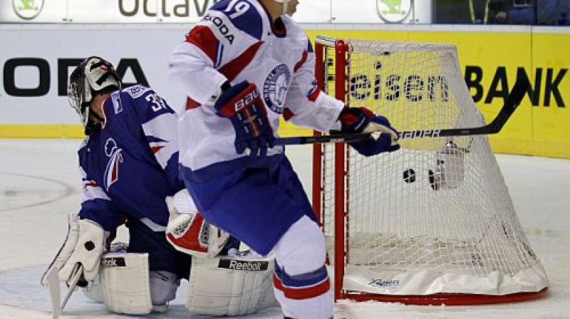Ripa pirmo reizi ielido franču vārtos
Foto: Reuters/Scanpix
