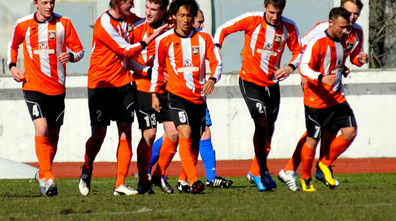 "Gulbenes" futbolisti priecājas - sagādāts pirmais zaudējums Liepājai
Foto: Romualds Vambuts, Sportacentrs.com