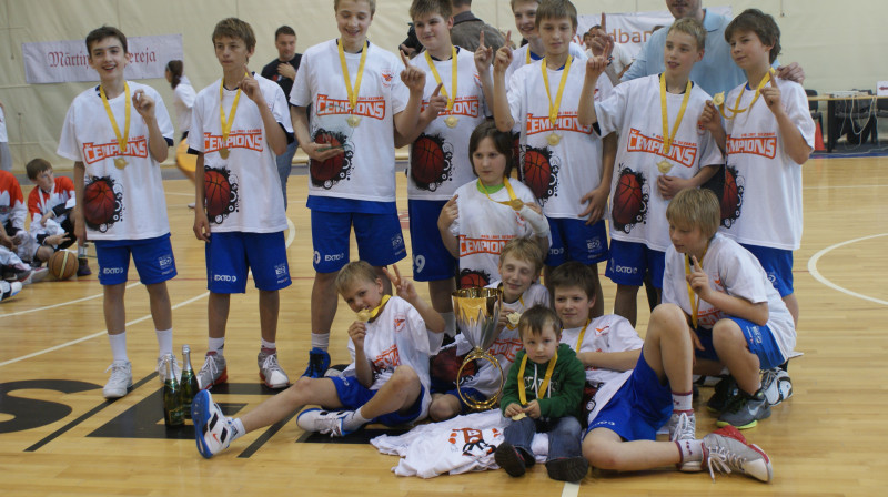 BS Rīga/DSN komanda - Swedbank LJBL čempione U13 grupā.
Foto: basket.lv
