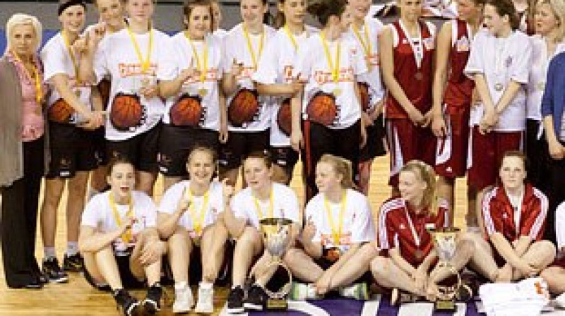 Kolibri basketbolistes - Swedbank LJBL U16 grupas čempiones.
Foto: Jānis Priedītis