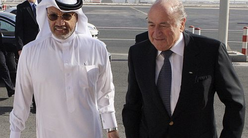 Mohameds Bin Hamams un Zeps Blaters
Foto: Reuters/Scanpix