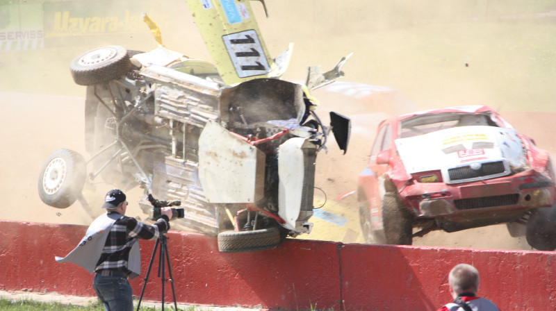 No Jāņa Bogdanoviča dzeltenā Ford Focus 2009. gada Mūsas posmā palika pāri tikai vraks. Šogad gan Jānis, gan auto atgriežas uz starta.
Foto:Autocross.lv