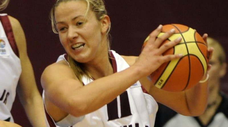 Aija Putniņa: 16 punktu pārbaudes mačā ar Slovākijas izlasi.
Foto: Romāns Kokšarovs, ''Sporta Avīze'', f64