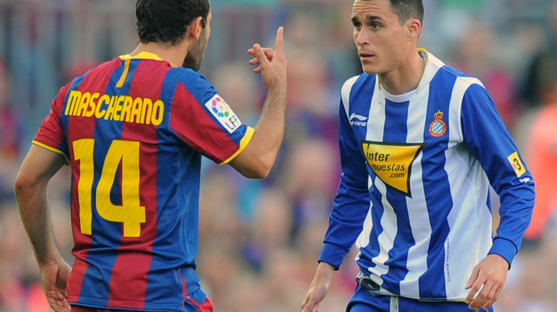 Hosē Marija Kaljehons uzklausa neapmierināto Havjēru Maskerāno ("Barcelona")
Foto: AFP/ Scanpix