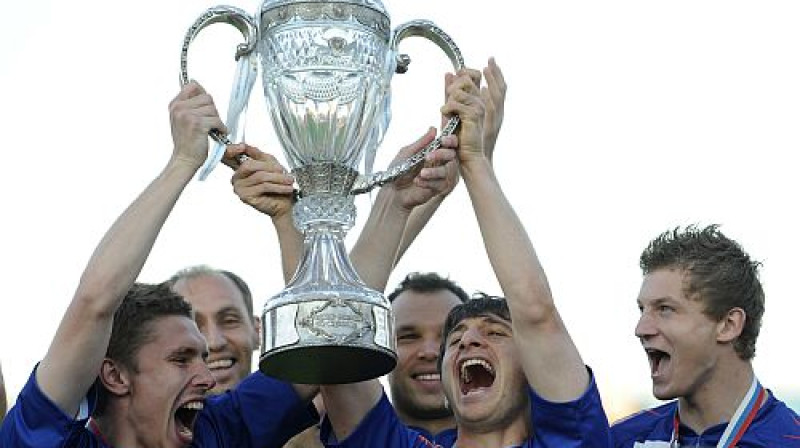 Pavisam drīz Tomašs Necids (pa labi) salauzīs kausu
Foto: ITAR-TASS