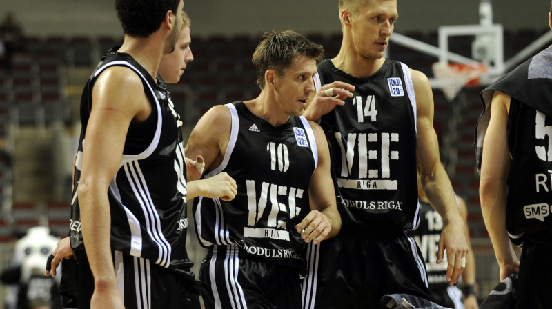 Sandis Valters un Co 
Foto: Romāns Kokšarovs, Sporta Avīze, f64
