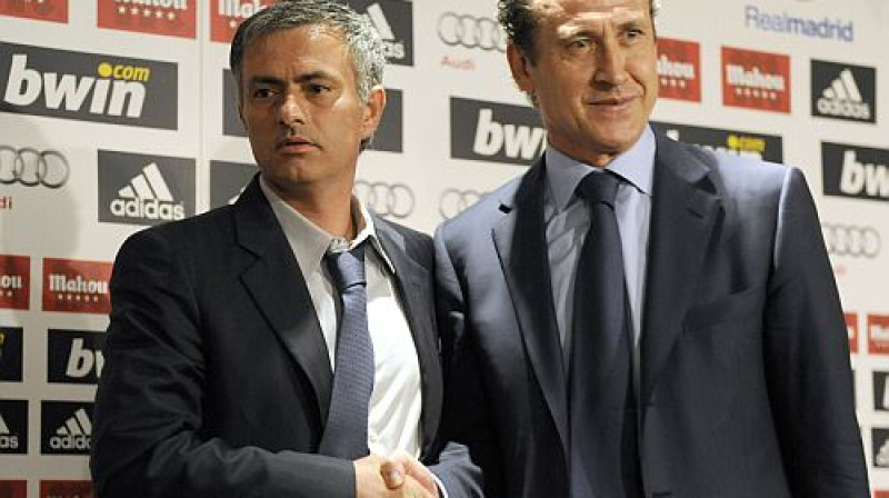 Žozē Mourinju un Horhe Valdano pirms gada trenera prezentācijā Madridē
Foto: AFP/Scanpix