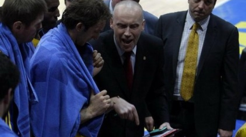 Rims Kurtinaitis dod norādījumus Zoranam Planiničam
Foto: bckhimki.ru
