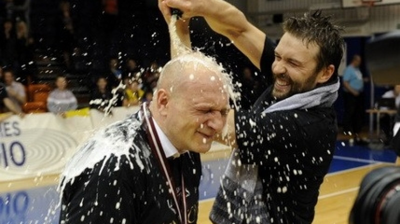 Ramūns Butauts un Kristaps Janičenoks
Foto: Romāns Kokšarovs, Sporta Avīze, f64